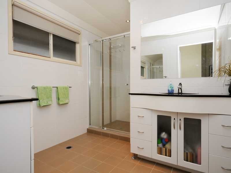 15 Andrew Avenue, Broadbeach Waters QLD 4218