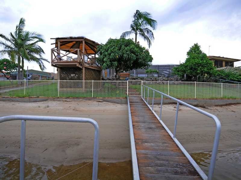 15 Andrew Avenue, Broadbeach Waters QLD 4218