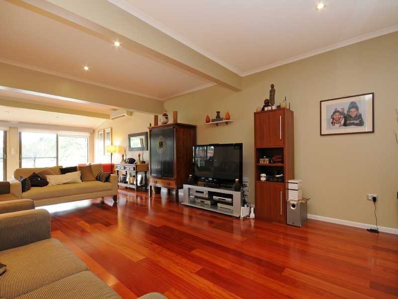 15 Andrew Avenue, Broadbeach Waters QLD 4218