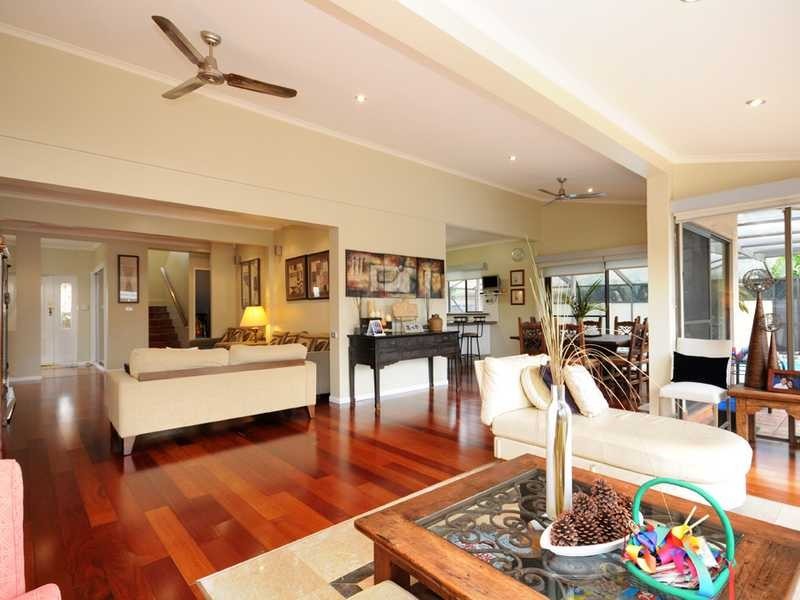 15 Andrew Avenue, Broadbeach Waters QLD 4218