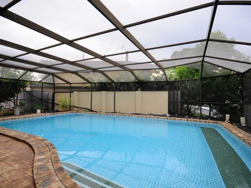 15 Andrew Avenue, Broadbeach Waters QLD 4218