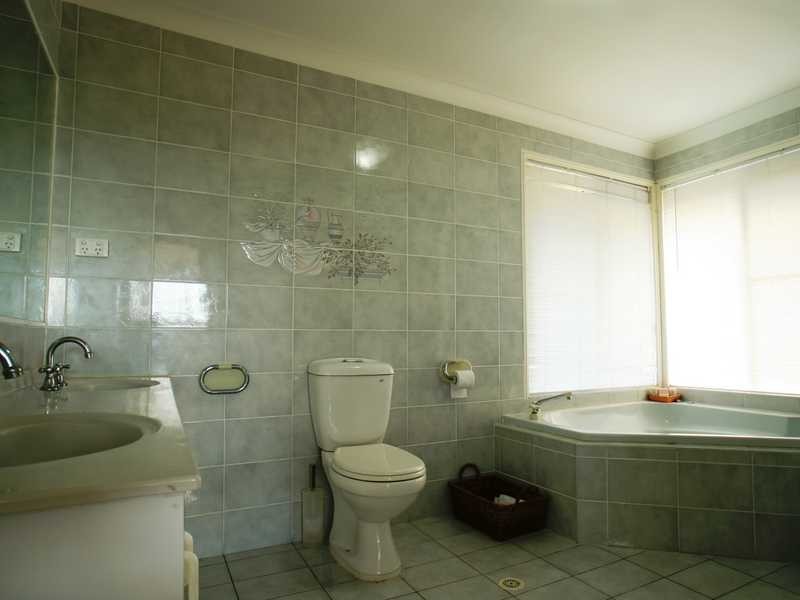 28 Kincaid Drive, Highland Park QLD 4211