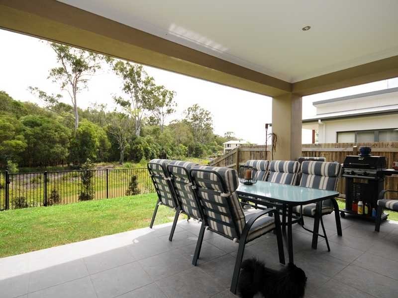 11 Laura Place, Varsity Lakes QLD 4227