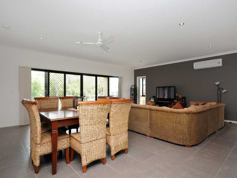 11 Laura Place, Varsity Lakes QLD 4227