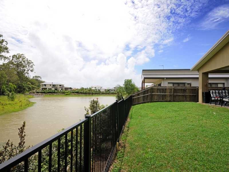 11 Laura Place, Varsity Lakes QLD 4227