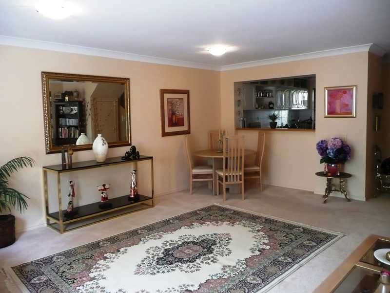 12/2 Beachcomber Court, Burleigh Waters QLD 4220