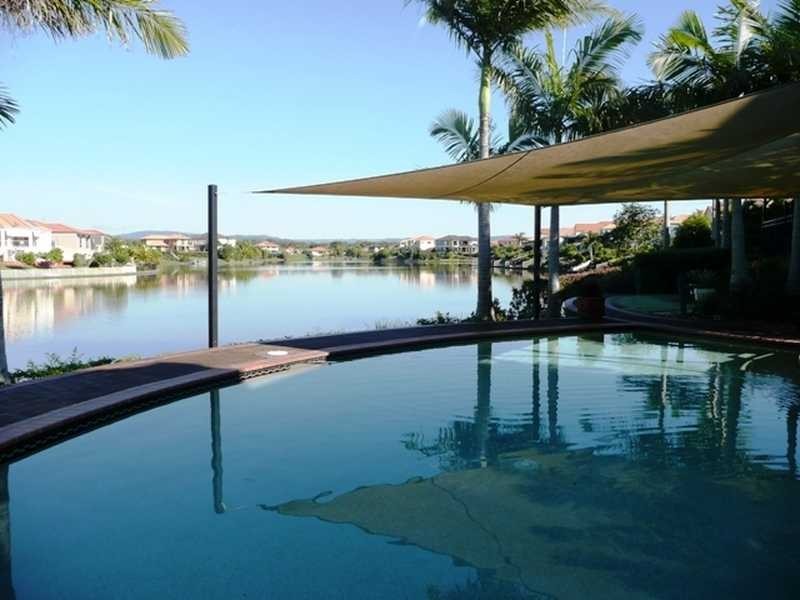 12/2 Beachcomber Court, Burleigh Waters QLD 4220