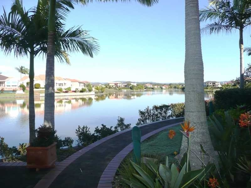 12/2 Beachcomber Court, Burleigh Waters QLD 4220