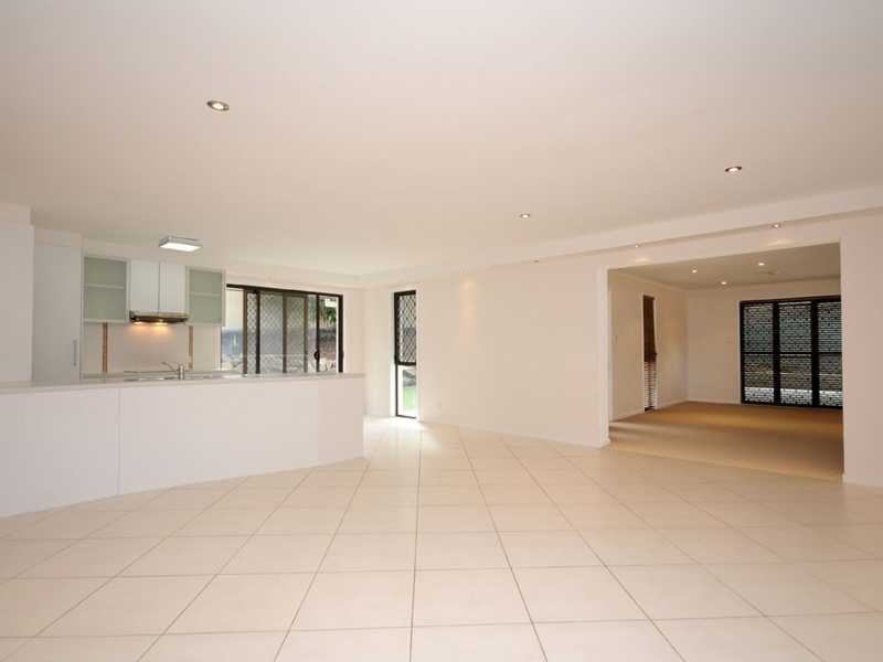 1/4 Dampier Court, Molendinar QLD 4214