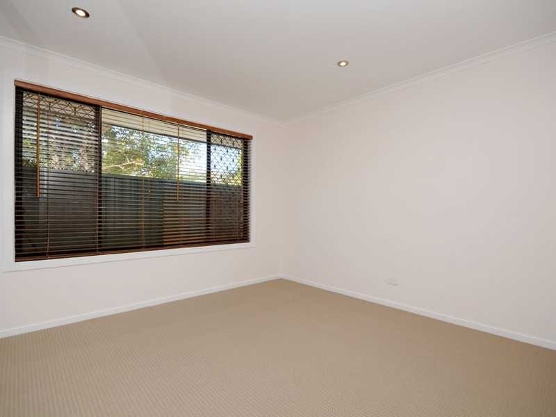 1/4 Dampier Court, Molendinar QLD 4214