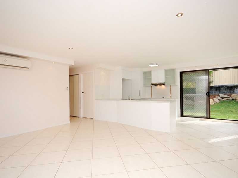 1/4 Dampier Court, Molendinar QLD 4214