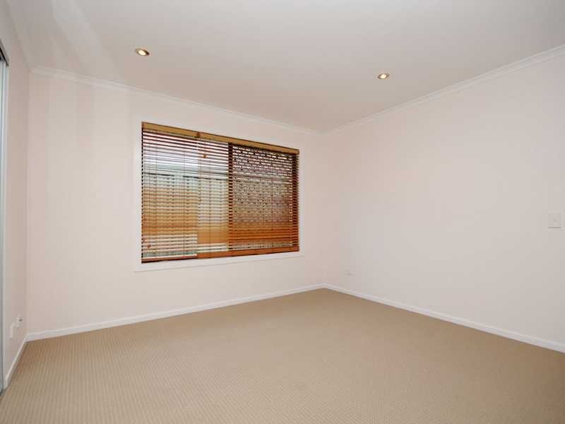 1/4 Dampier Court, Molendinar QLD 4214