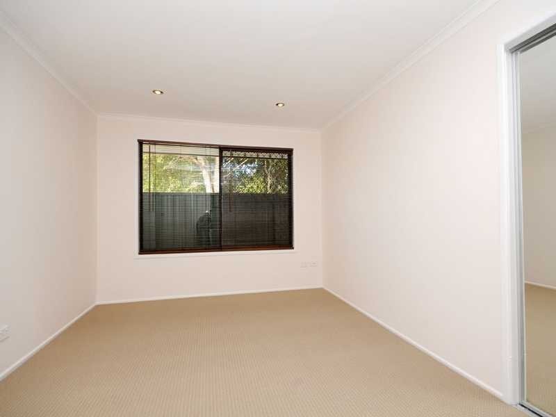 1/4 Dampier Court, Molendinar QLD 4214