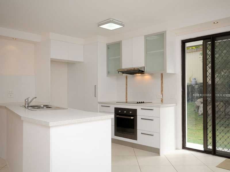 1/4 Dampier Court, Molendinar QLD 4214