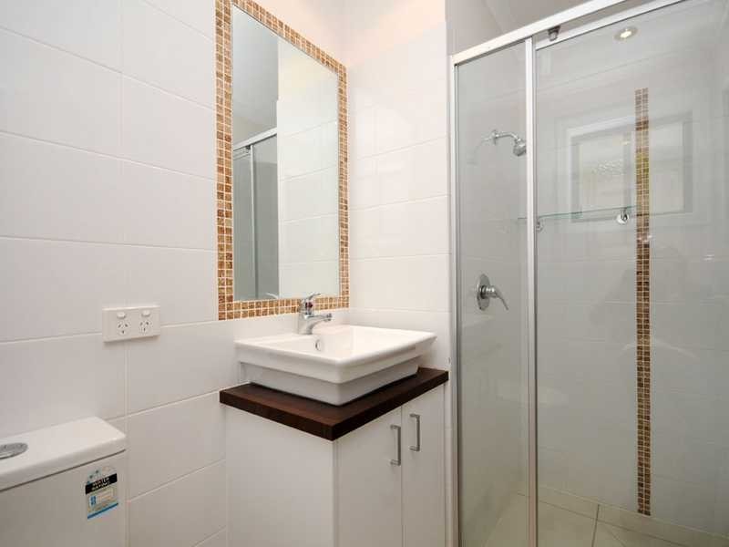 1/4 Dampier Court, Molendinar QLD 4214