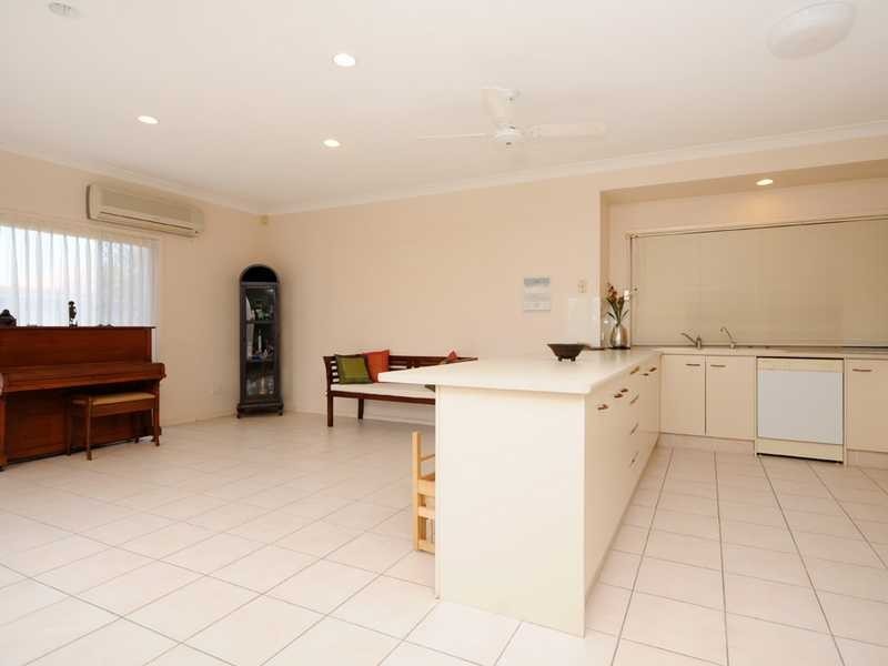 18 Wedgebill Parade, Burleigh Waters QLD 4220