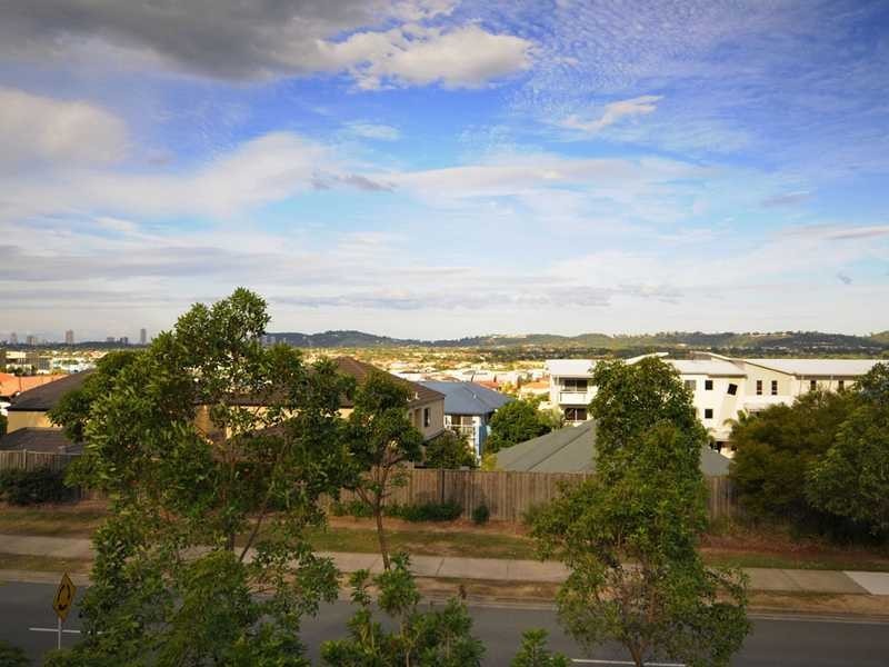 44/2 Geraldton Drive, Varsity Lakes QLD 4227