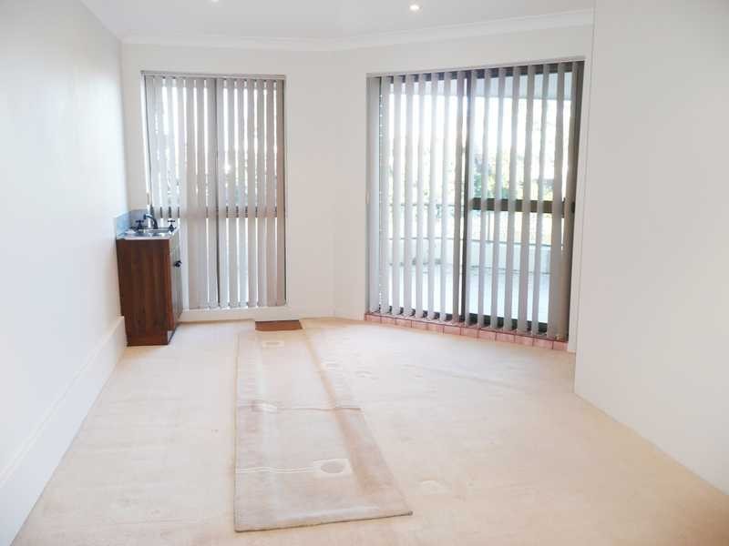 5/2 Sunbird Street, Burleigh Waters QLD 4220