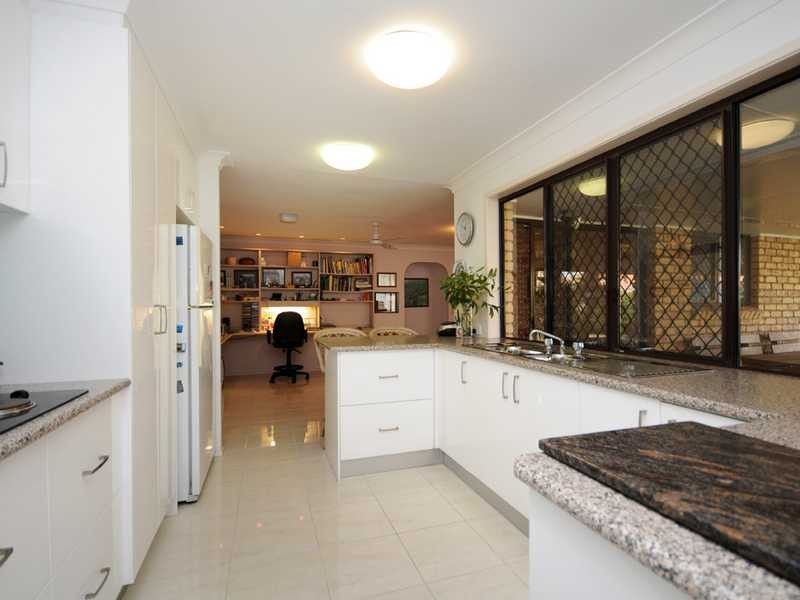 4 Honeywood Court, Burleigh Waters QLD 4220