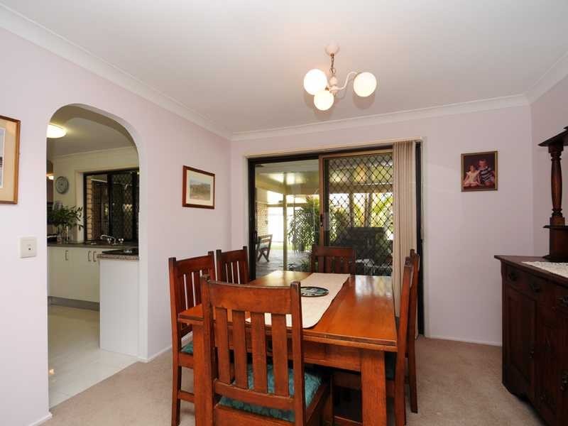 4 Honeywood Court, Burleigh Waters QLD 4220