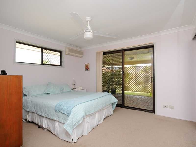 4 Honeywood Court, Burleigh Waters QLD 4220