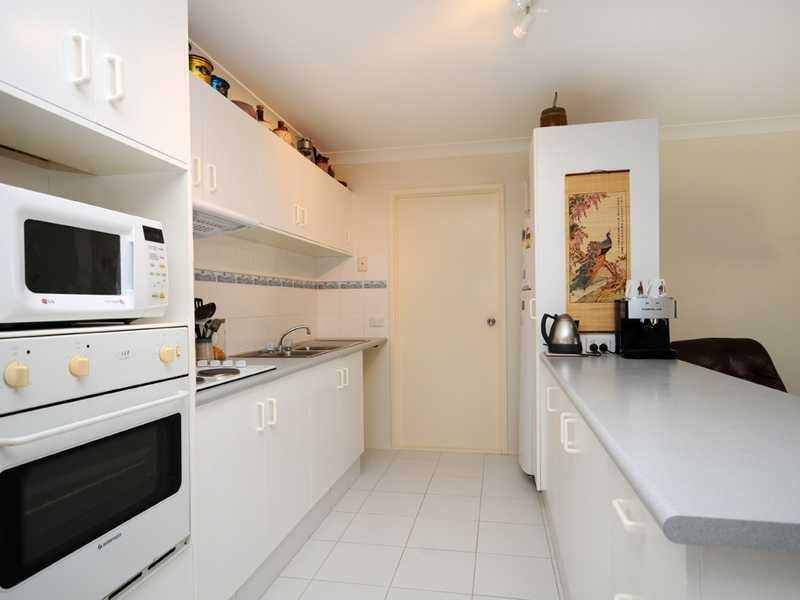 2/2 Summerwine Street, Burleigh Waters QLD 4220