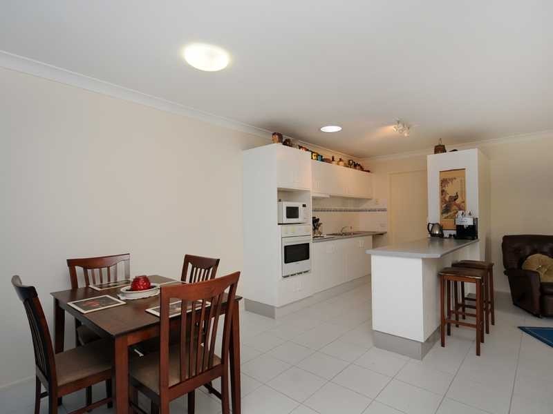 2/2 Summerwine Street, Burleigh Waters QLD 4220