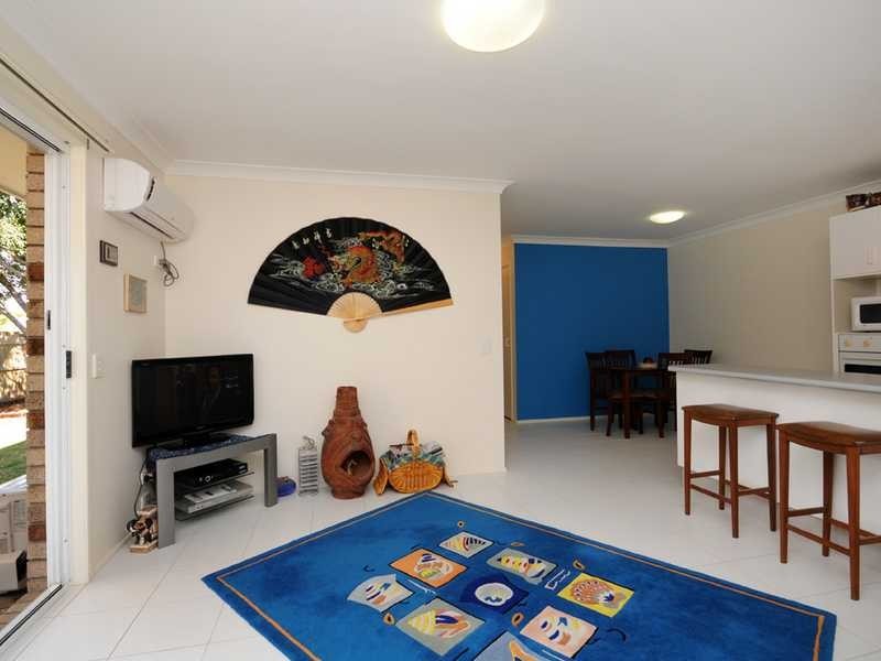 2/2 Summerwine Street, Burleigh Waters QLD 4220