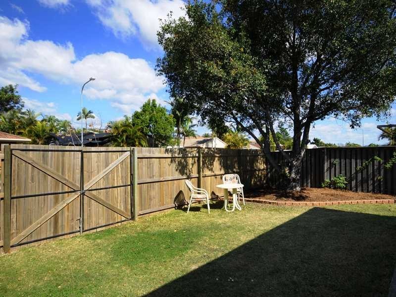 2/2 Summerwine Street, Burleigh Waters QLD 4220
