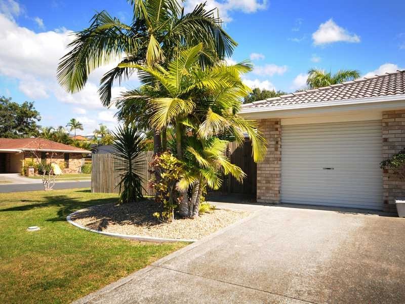 2/2 Summerwine Street, Burleigh Waters QLD 4220