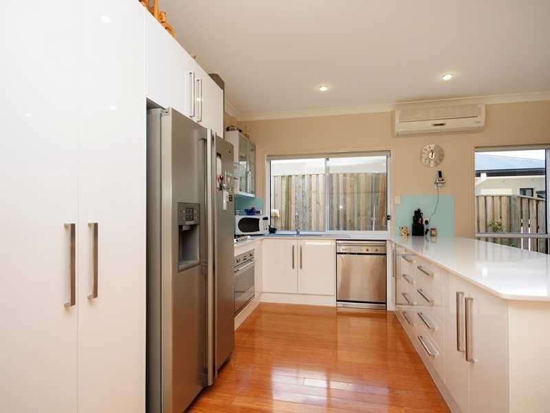 11 Frog Rock Crescent, Reedy Creek QLD 4227