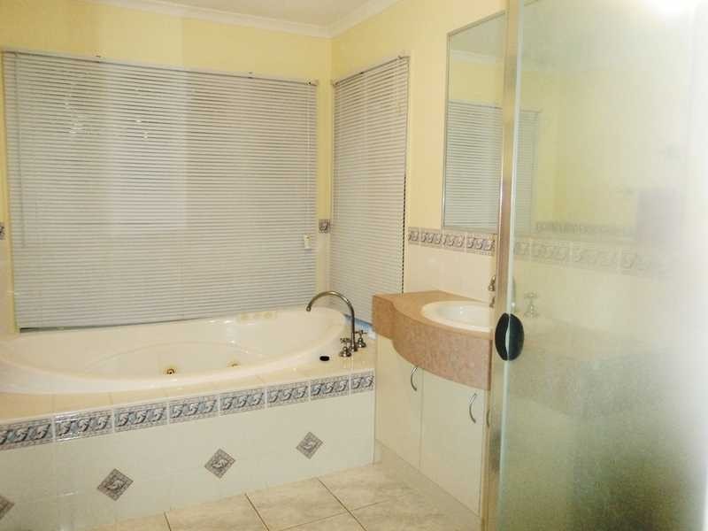 2 Golden Penda Drive, Jimboomba QLD 4280