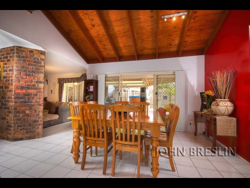 7 Silkyoak Court, Burleigh Waters QLD 4220