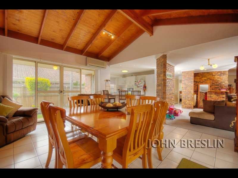 7 Silkyoak Court, Burleigh Waters QLD 4220