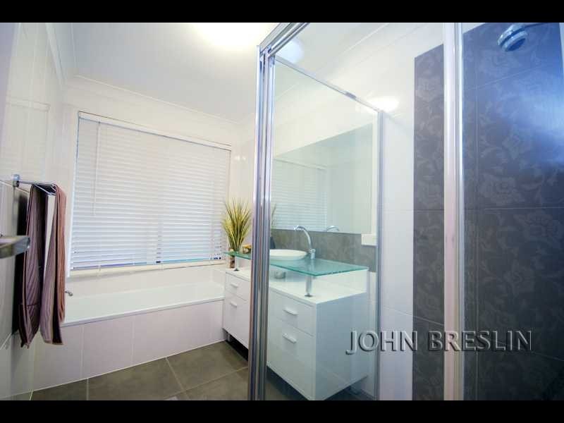 5 Courser Court, Burleigh Waters QLD 4220