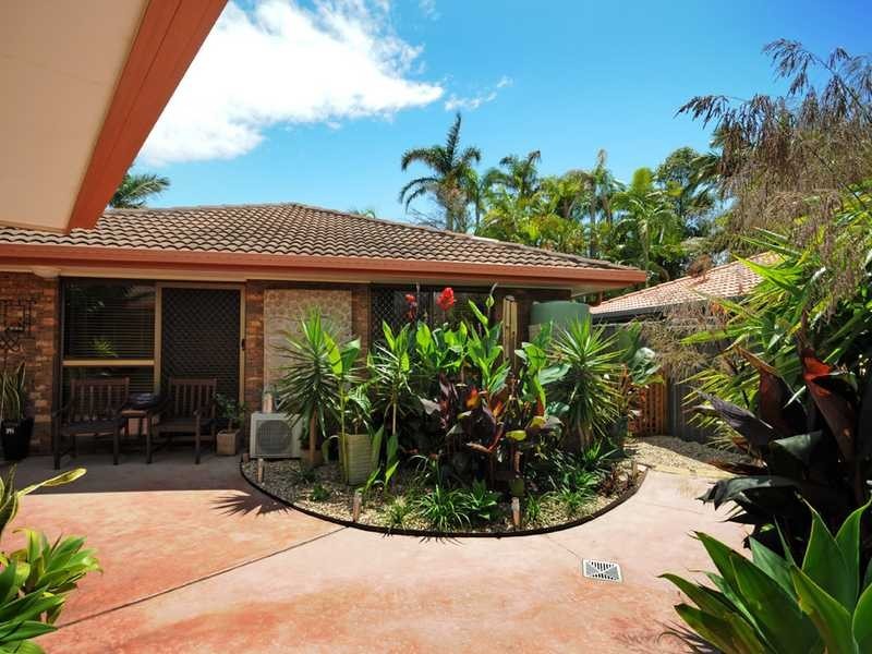 2/10 Redleaf Court, Burleigh Waters QLD 4220