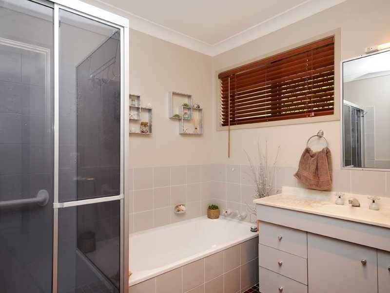 2/10 Redleaf Court, Burleigh Waters QLD 4220