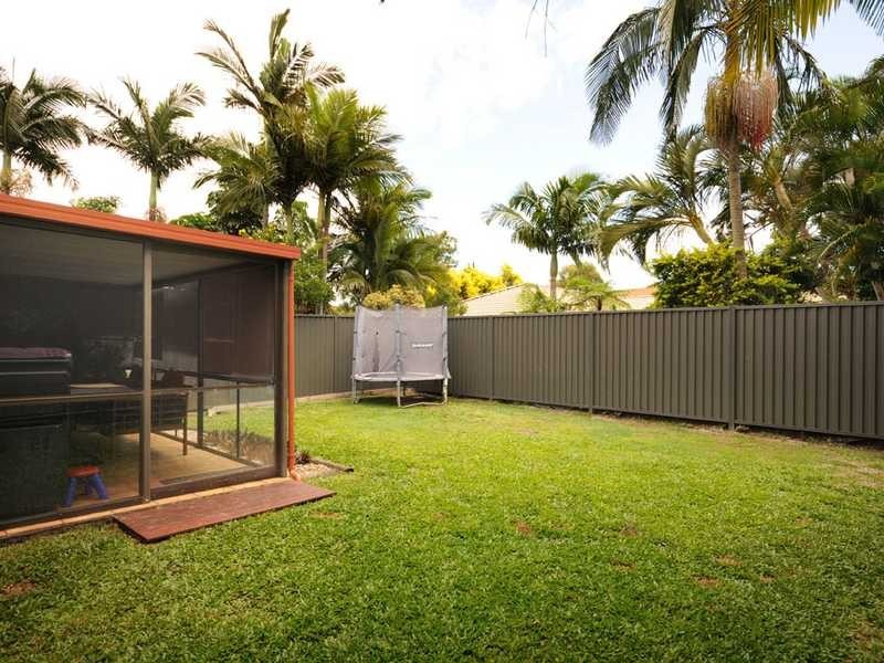 2/10 Redleaf Court, Burleigh Waters QLD 4220