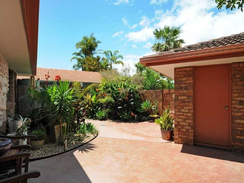 2/10 Redleaf Court, Burleigh Waters QLD 4220