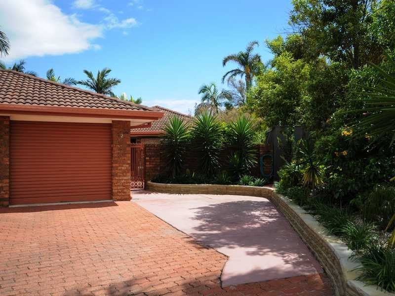 2/10 Redleaf Court, Burleigh Waters QLD 4220