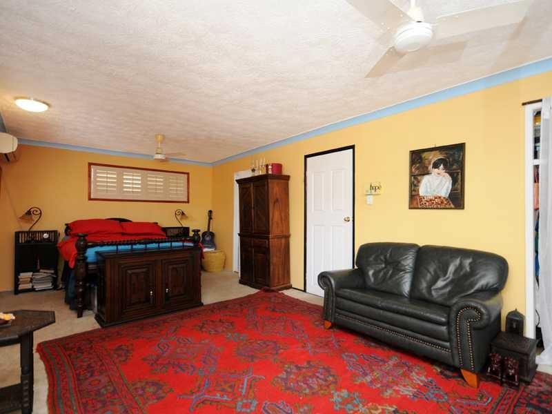 133 Acanthus Ave, Burleigh Waters QLD 4220