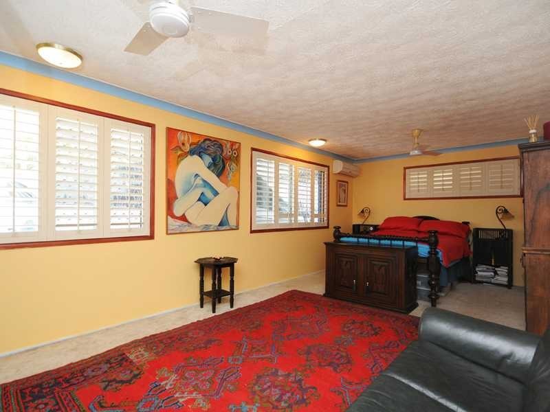 133 Acanthus Ave, Burleigh Waters QLD 4220