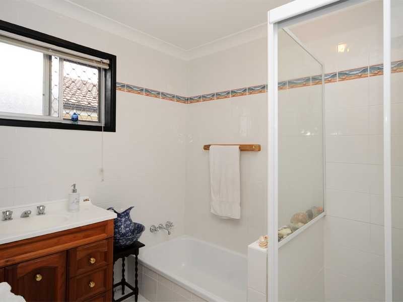 133 Acanthus Ave, Burleigh Waters QLD 4220