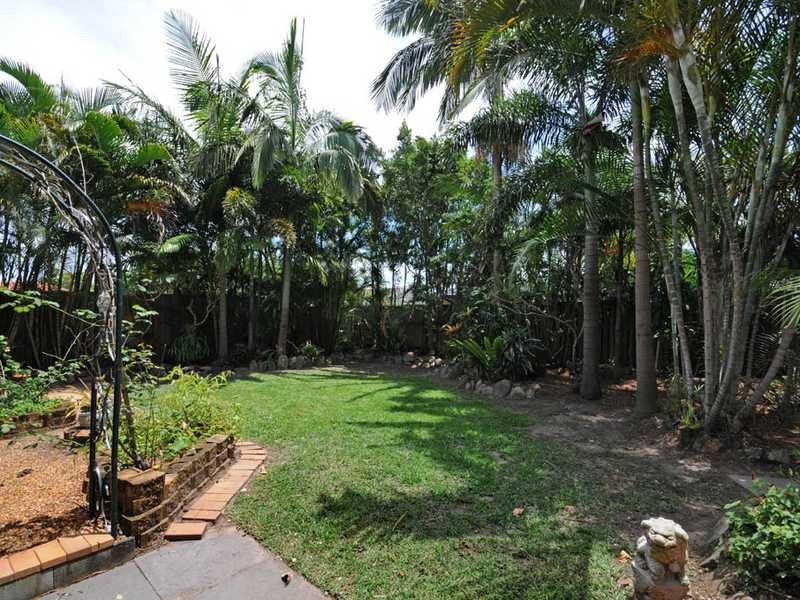 133 Acanthus Ave, Burleigh Waters QLD 4220