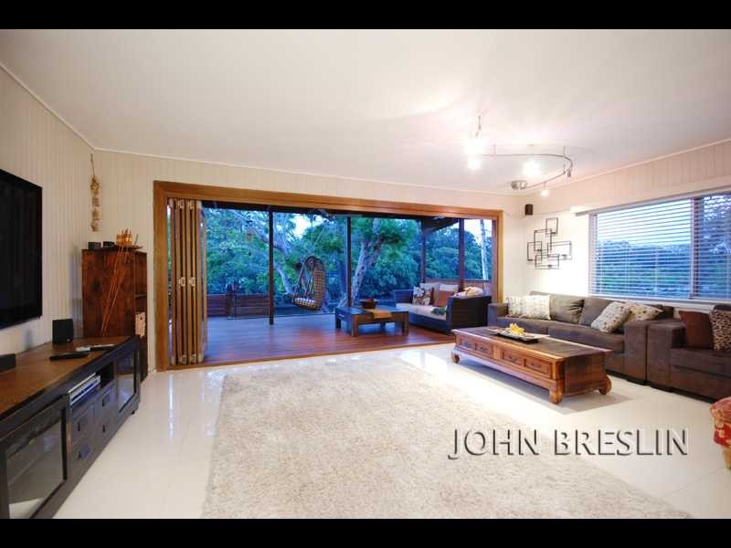 15 Costa Court, Broadbeach Waters QLD 4218