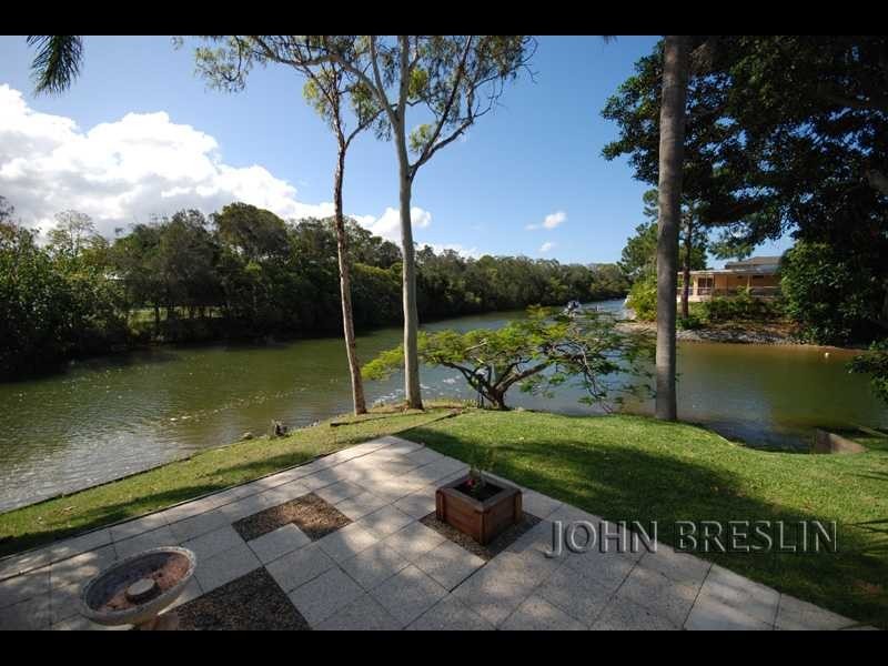 15 Costa Court, Broadbeach Waters QLD 4218