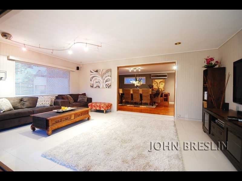 15 Costa Court, Broadbeach Waters QLD 4218