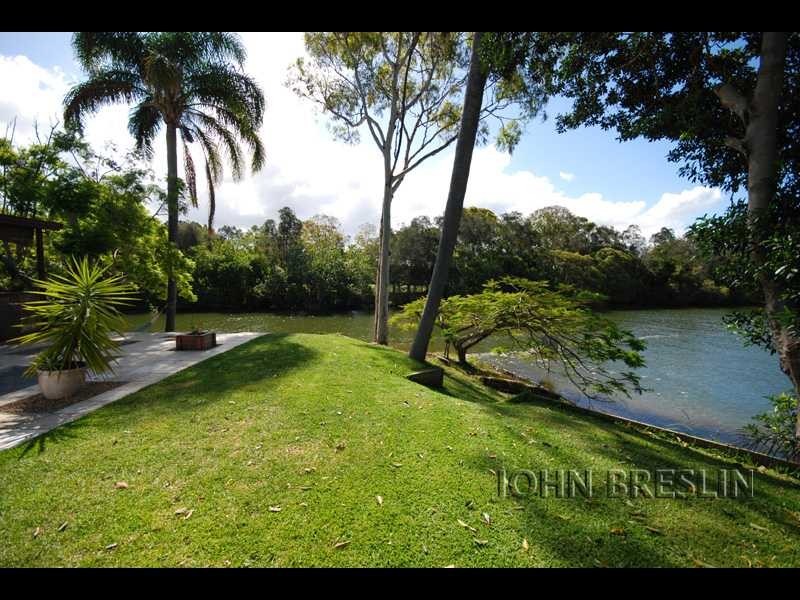 15 Costa Court, Broadbeach Waters QLD 4218