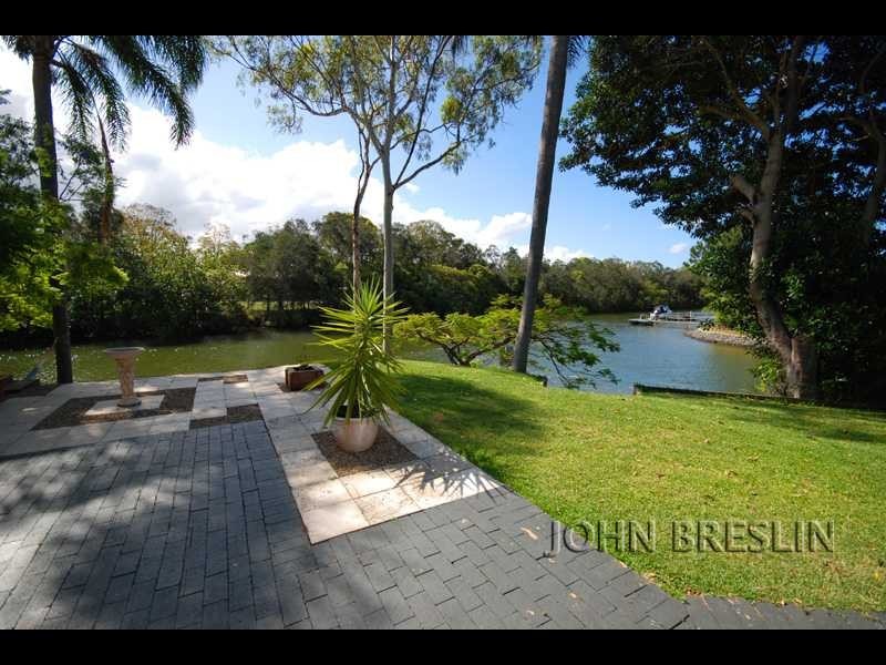 15 Costa Court, Broadbeach Waters QLD 4218