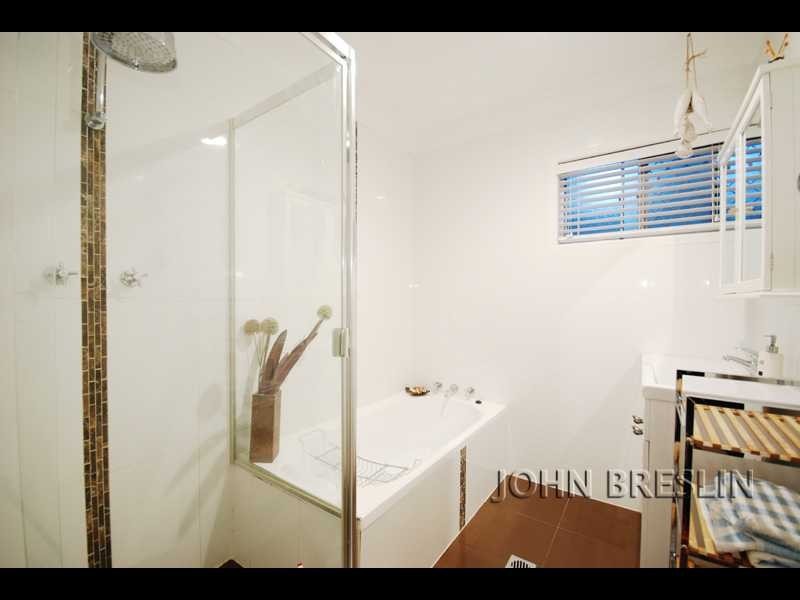 15 Costa Court, Broadbeach Waters QLD 4218